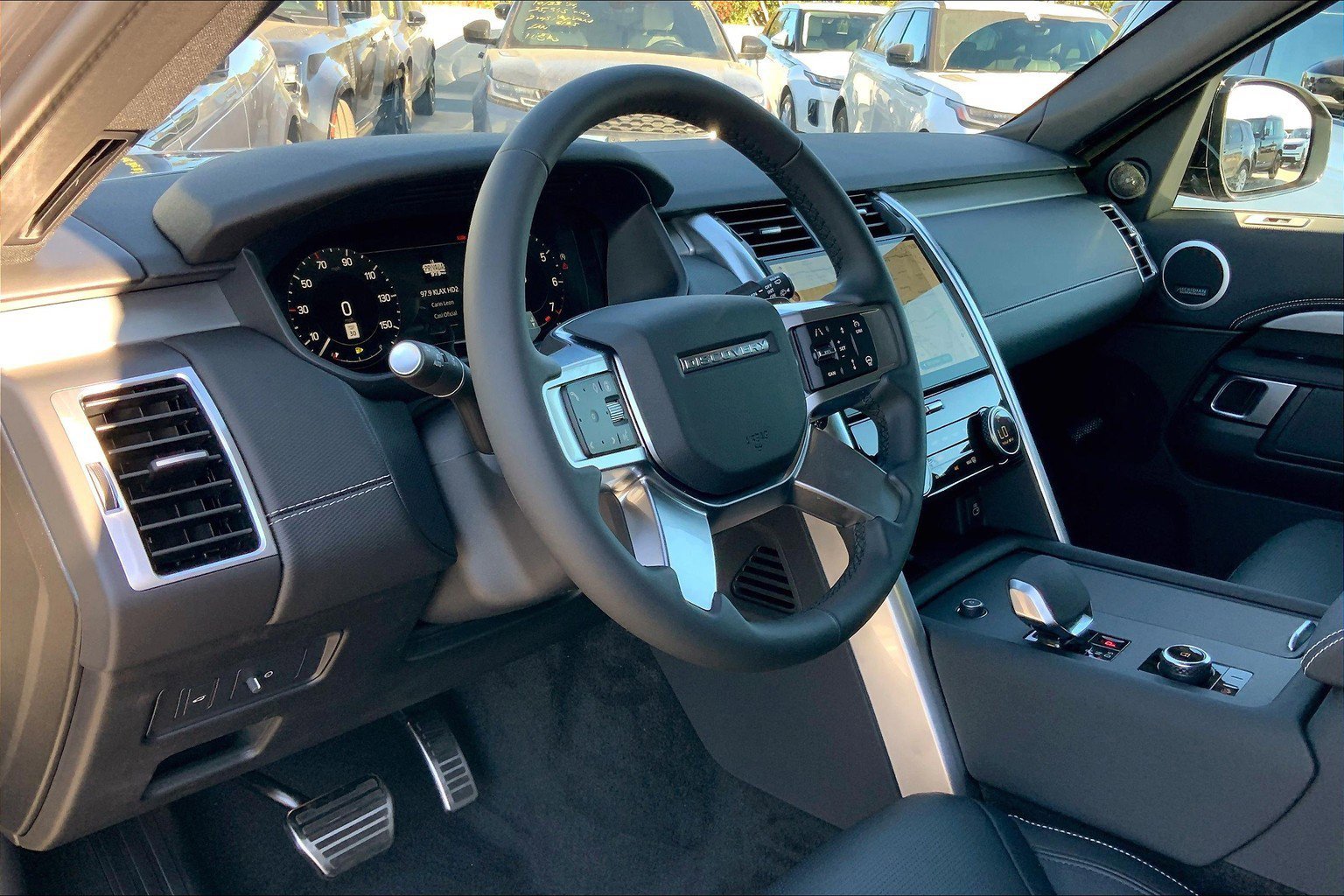 2025 Land Rover Discovery SE photo 4