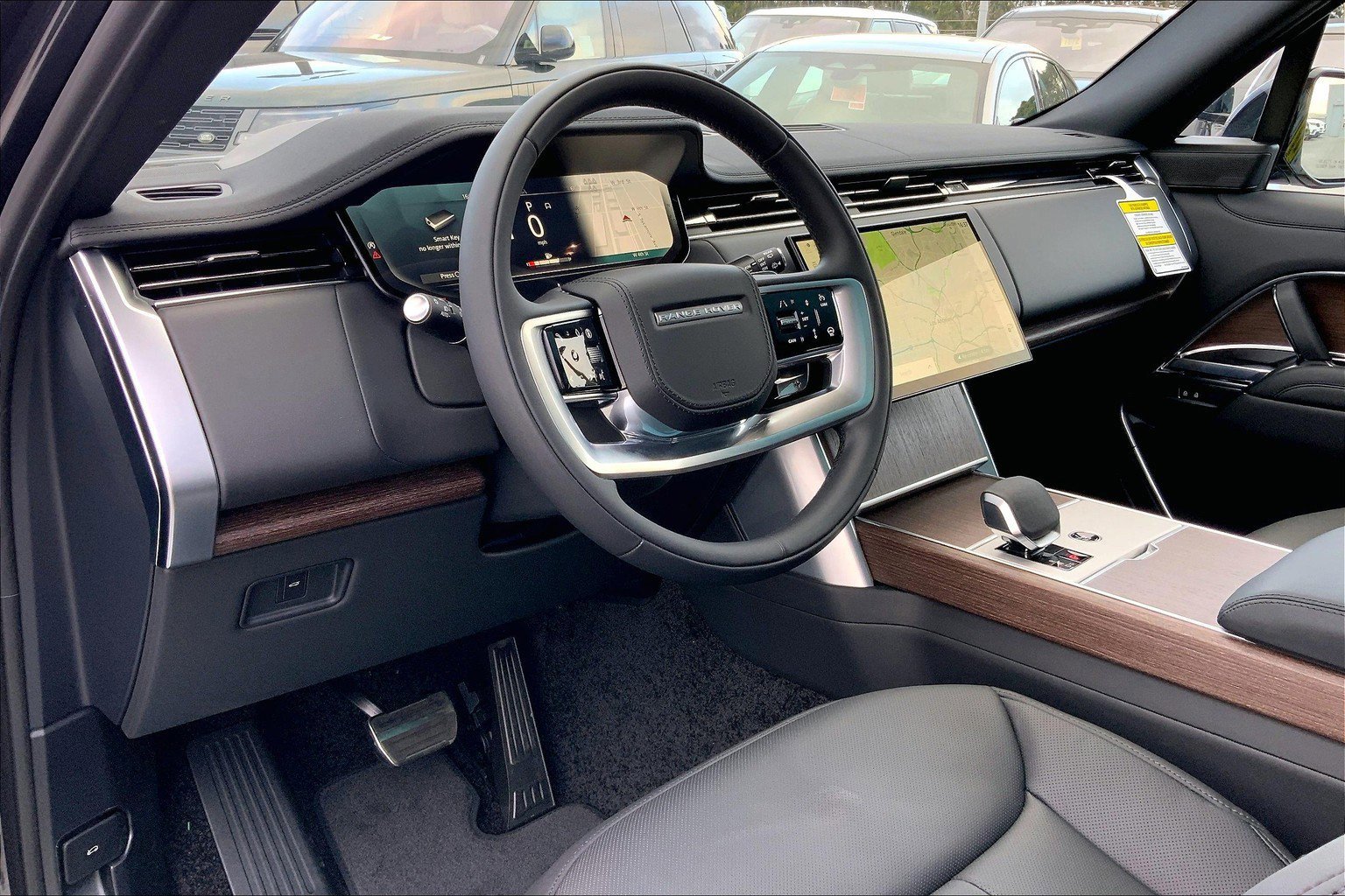 2025 Land Rover Range Rover SE photo 3