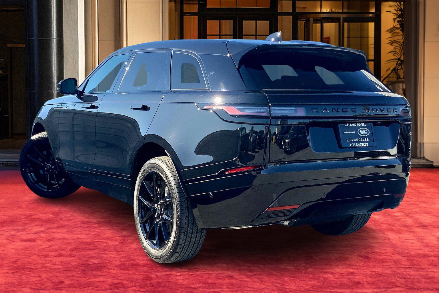 2026 Land Rover Range Rover Velar P400 Dynamic SE photo 2