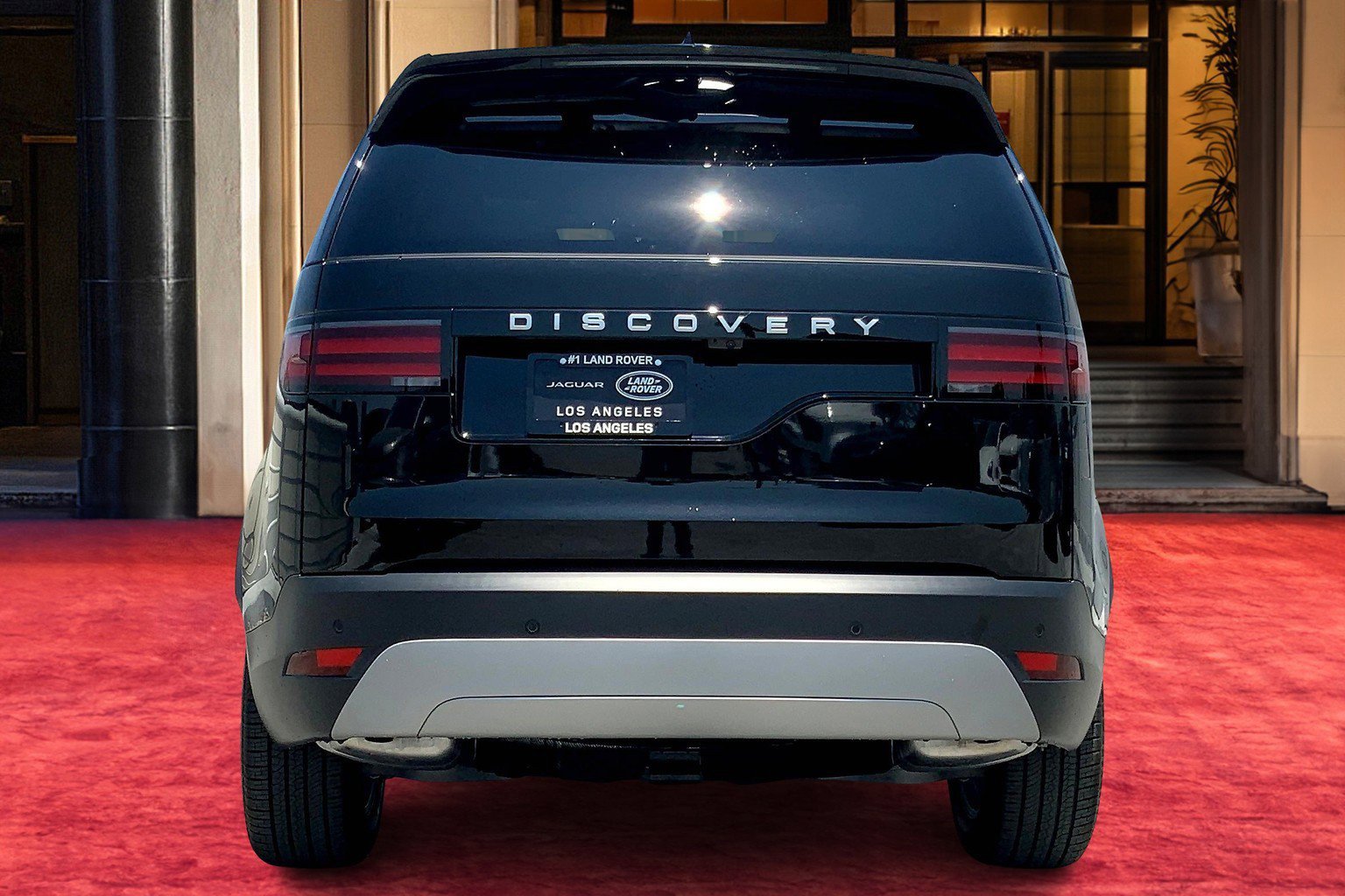2025 Land Rover Discovery P300 S photo 2