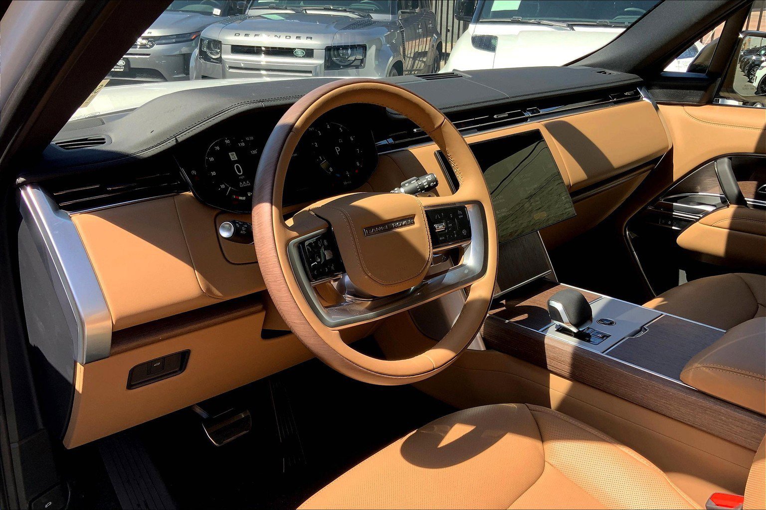 2025 Land Rover Range Rover SE photo 3