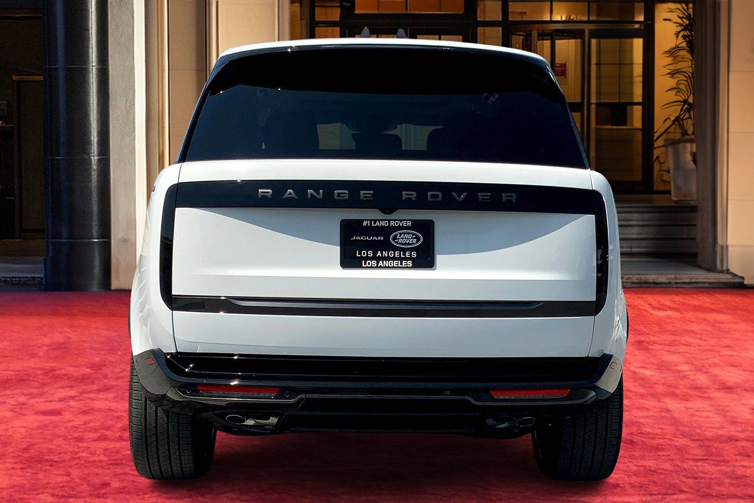 2025 Land Rover Range Rover SE photo 2