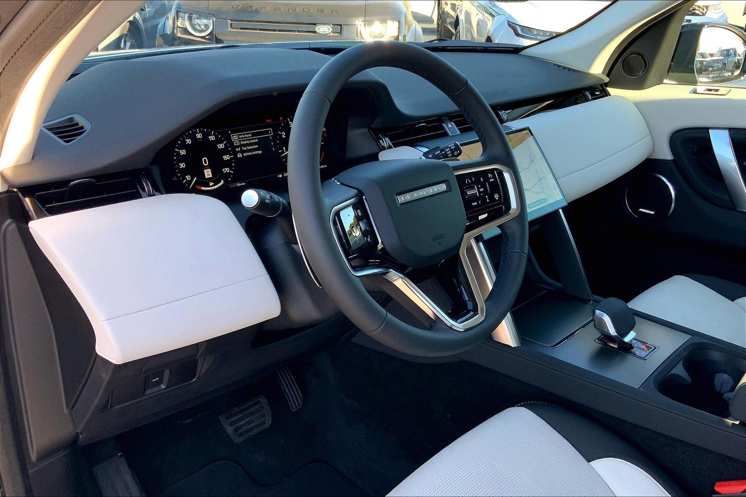 2025 Land Rover Discovery Sport S photo 3