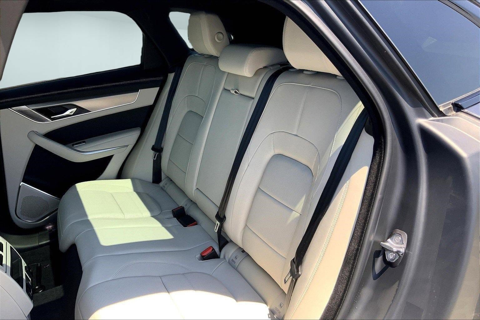 2026 Jaguar F-Pace R-Dynamic S - Photo 11