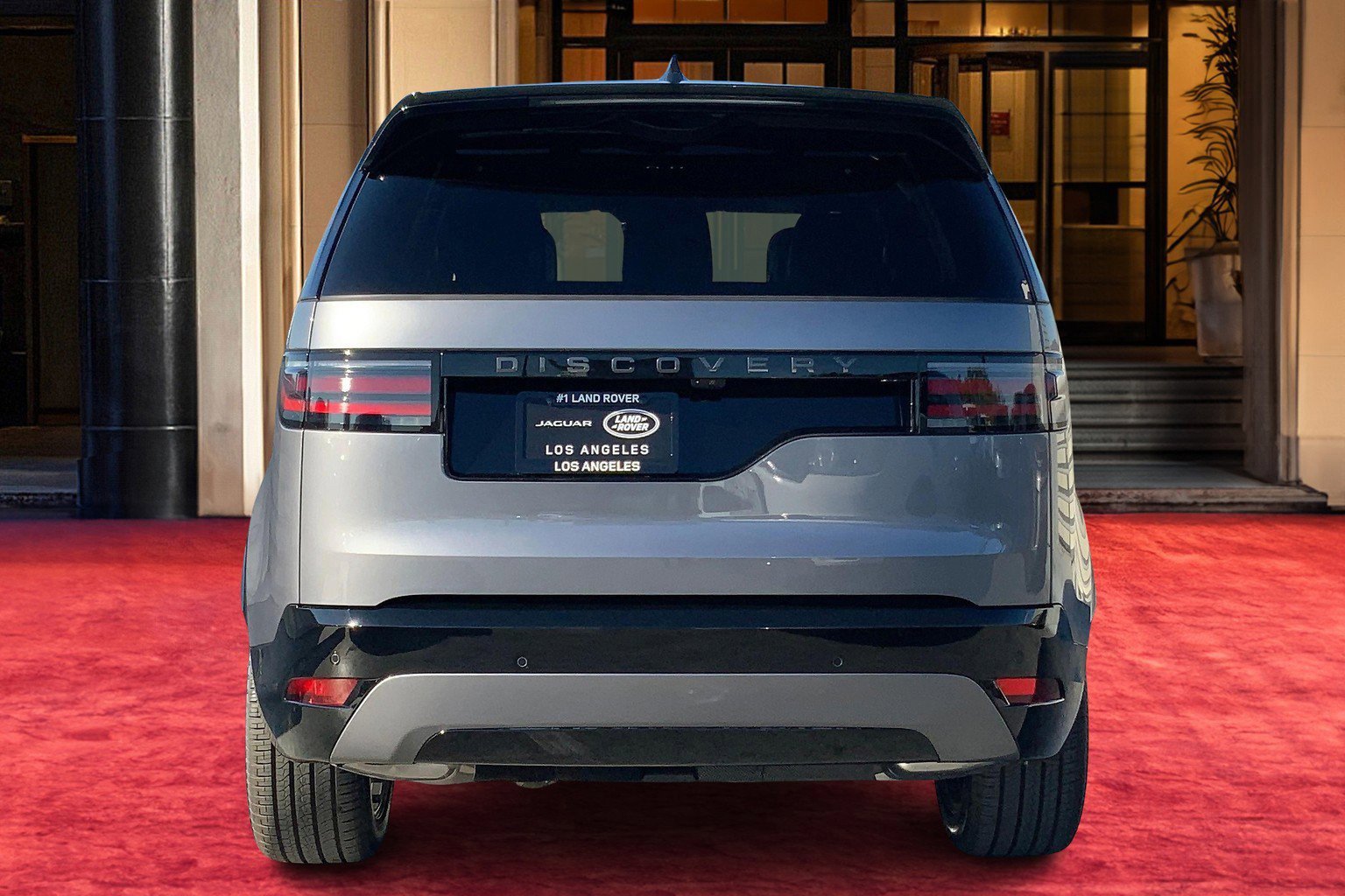2025 Land Rover Discovery SE photo 3