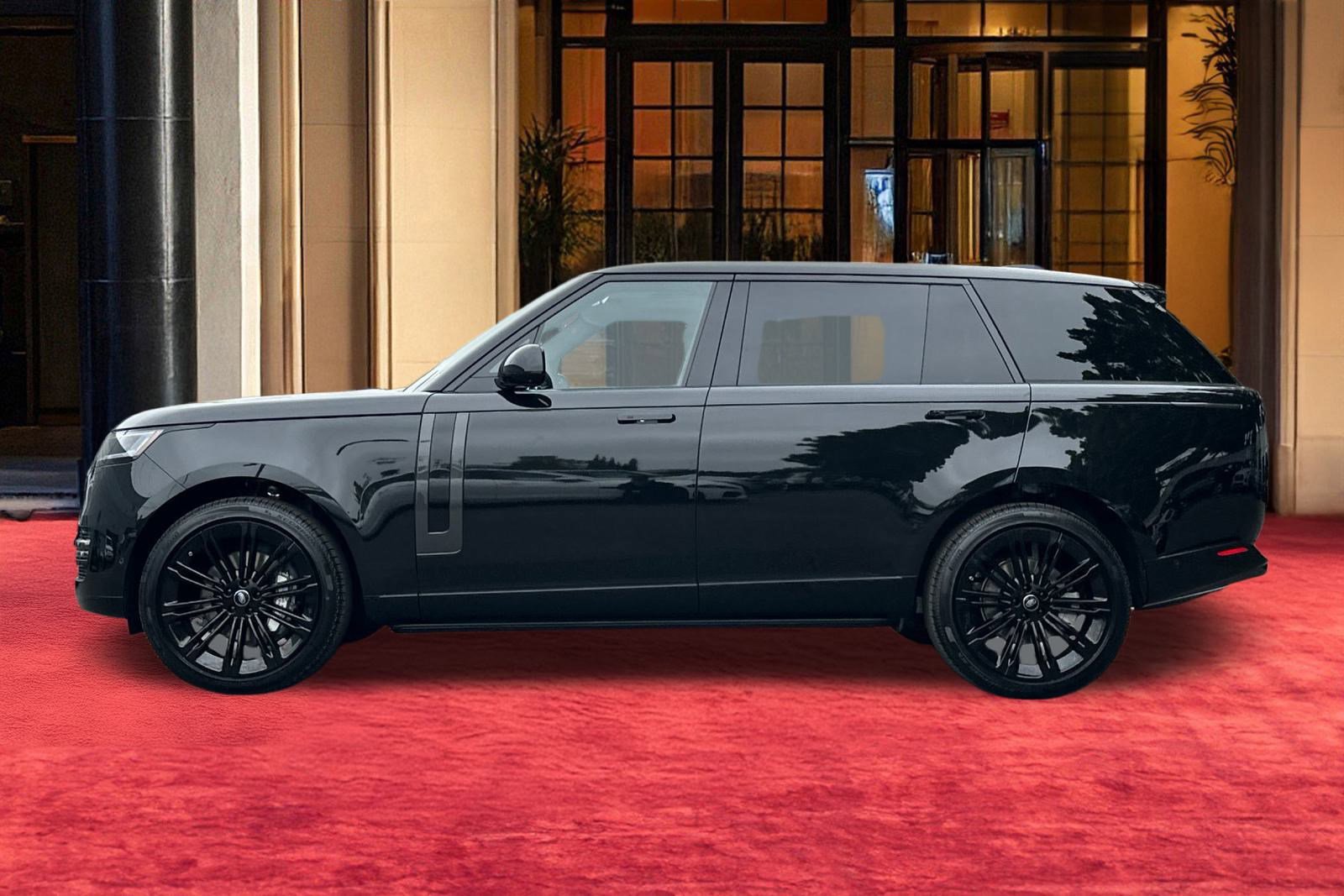 2025 Land Rover Range Rover SE photo 2