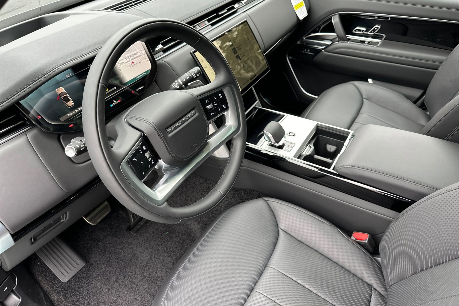2025 Land Rover Range Rover SE photo 4