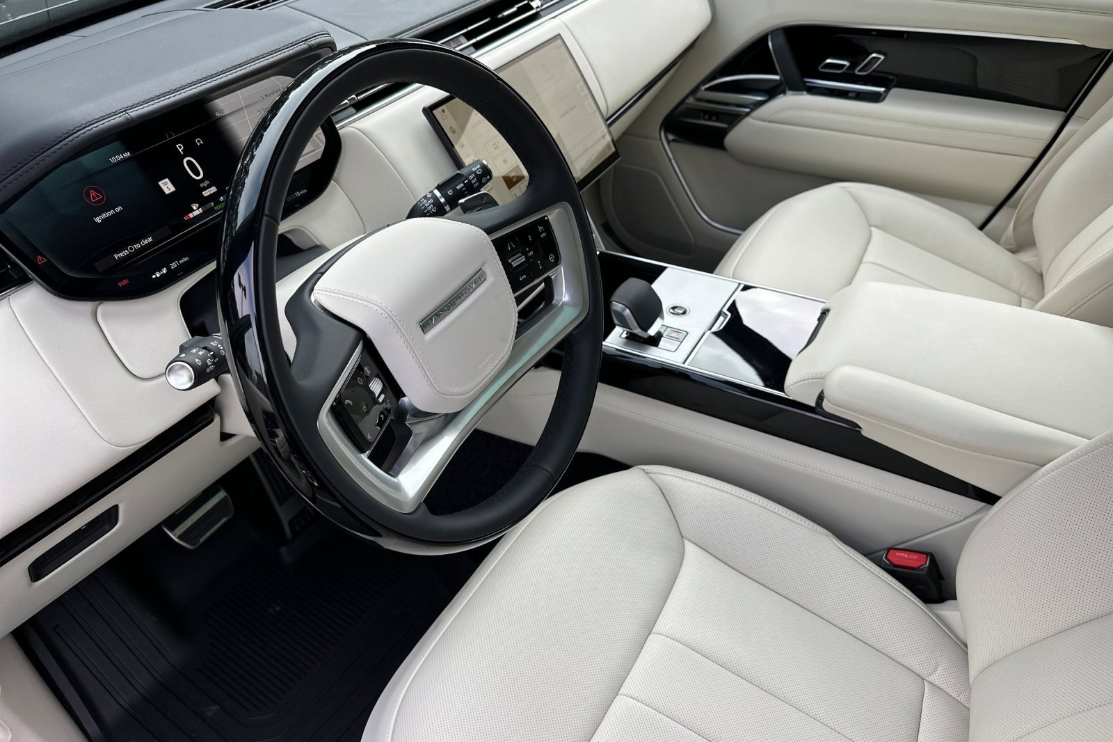 2025 Land Rover Range Rover SE photo 4