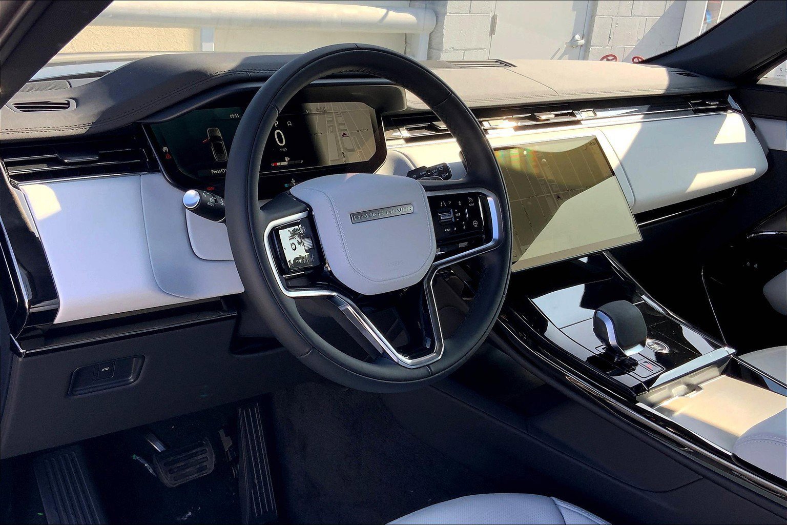 2025 Land Rover Range Rover Sport P360 SE photo 4