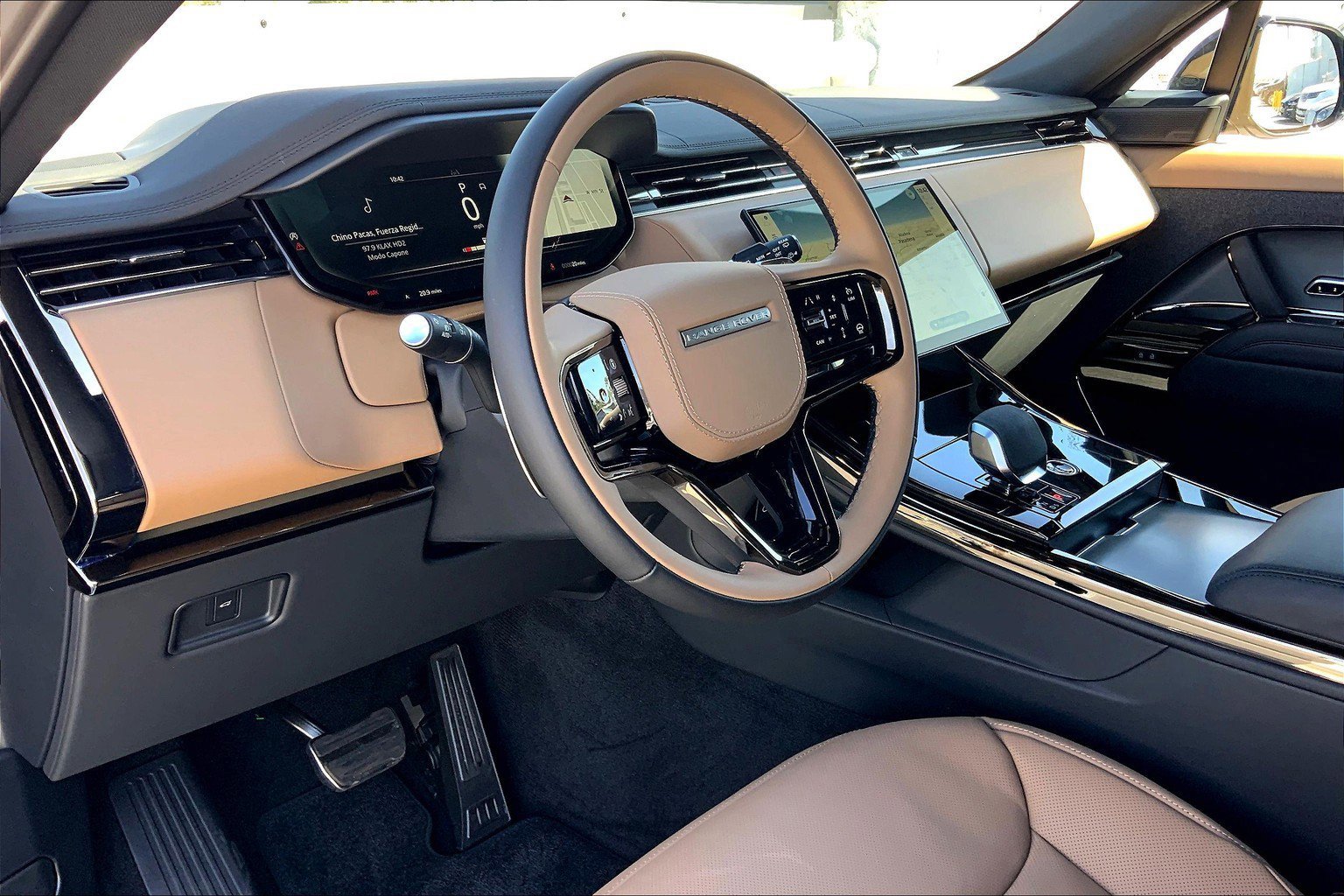 2025 Land Rover Range Rover Sport SE photo 4