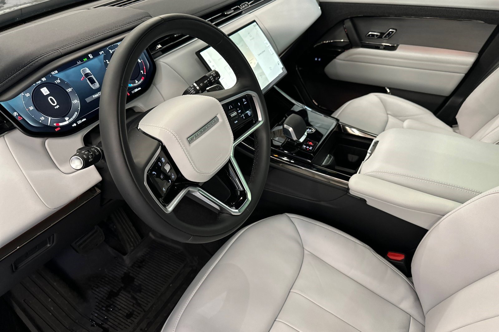 2025 Land Rover Range Rover Sport P360 S photo 4