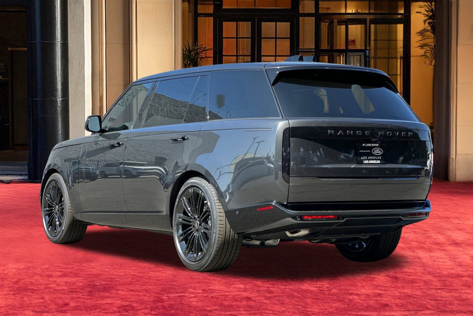 2025 Land Rover Range Rover SE photo 2