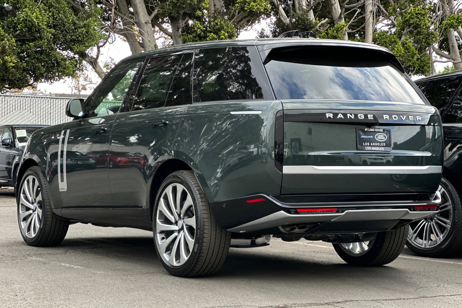 2025 Land Rover Range Rover Autobiography photo 2