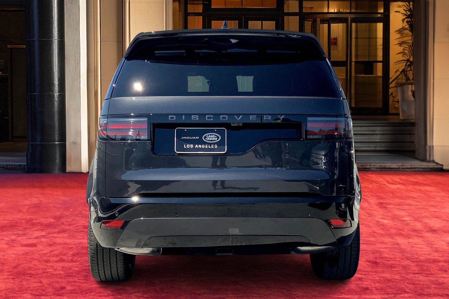 2025 Land Rover Discovery SE photo 2