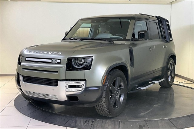 2023 Land Rover Defender SE's photo