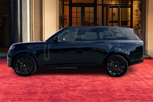 2025 Land Rover Range Rover SE photo 2
