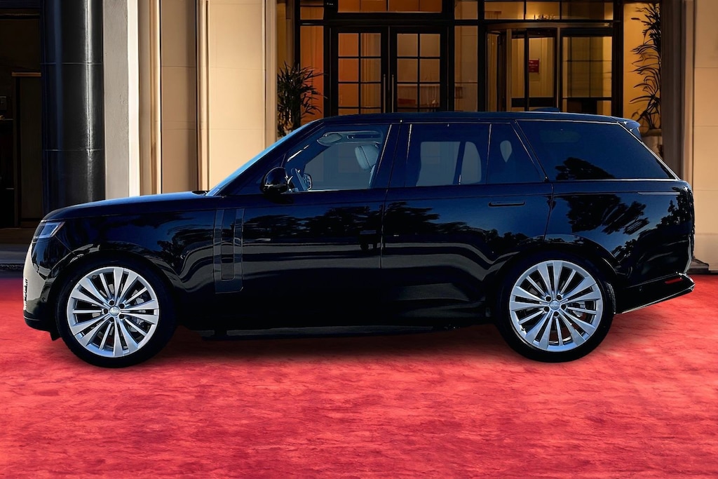 New 2025 Land Rover Range Rover P530 SE SUV
