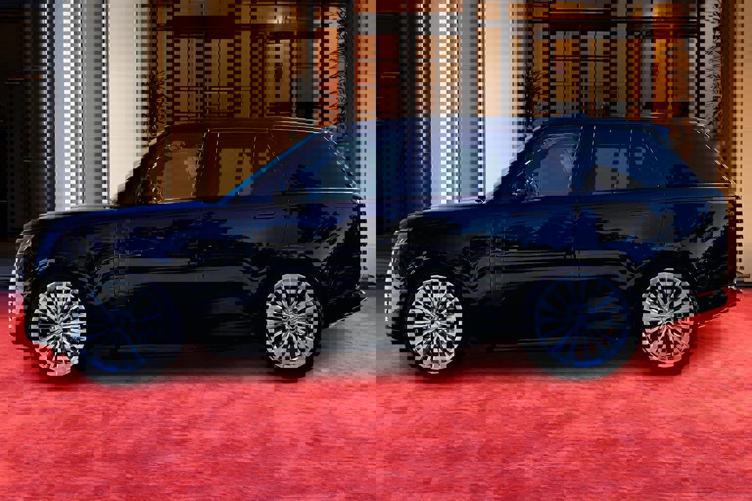 2025 Land Rover Range Rover SE photo 2