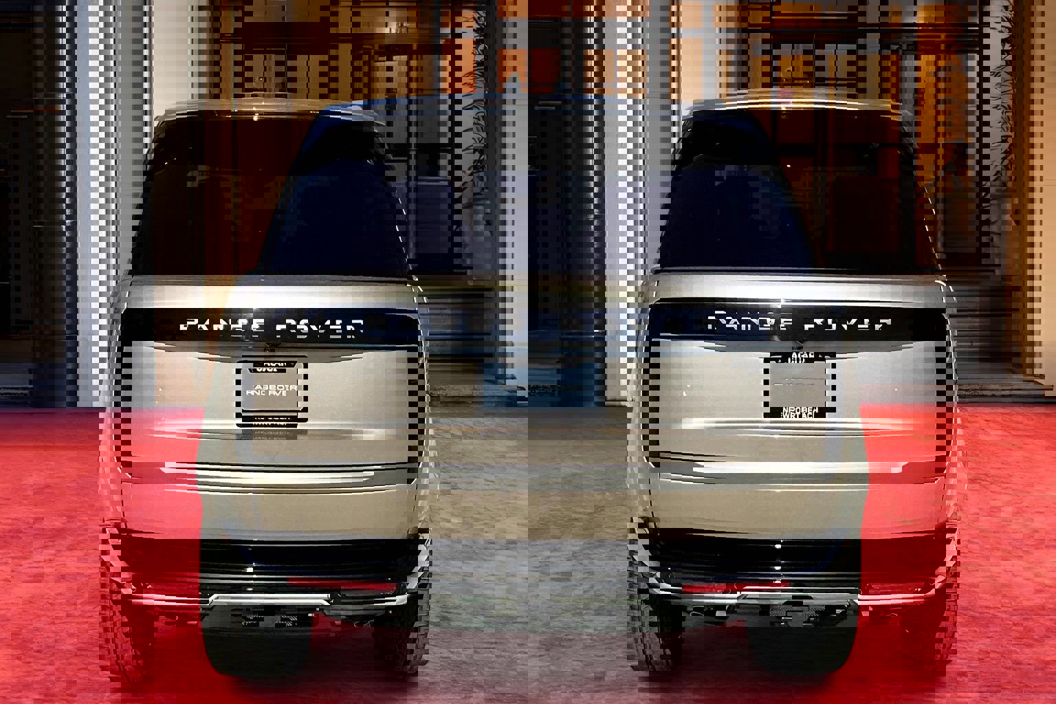 2025 Land Rover Range Rover SE photo 3