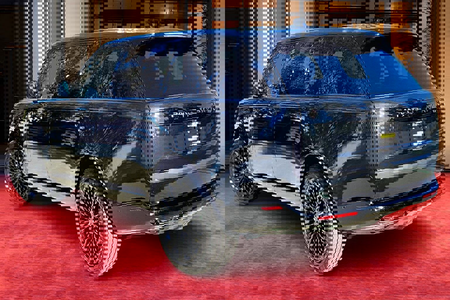 2025 Land Rover Range Rover SE photo 2