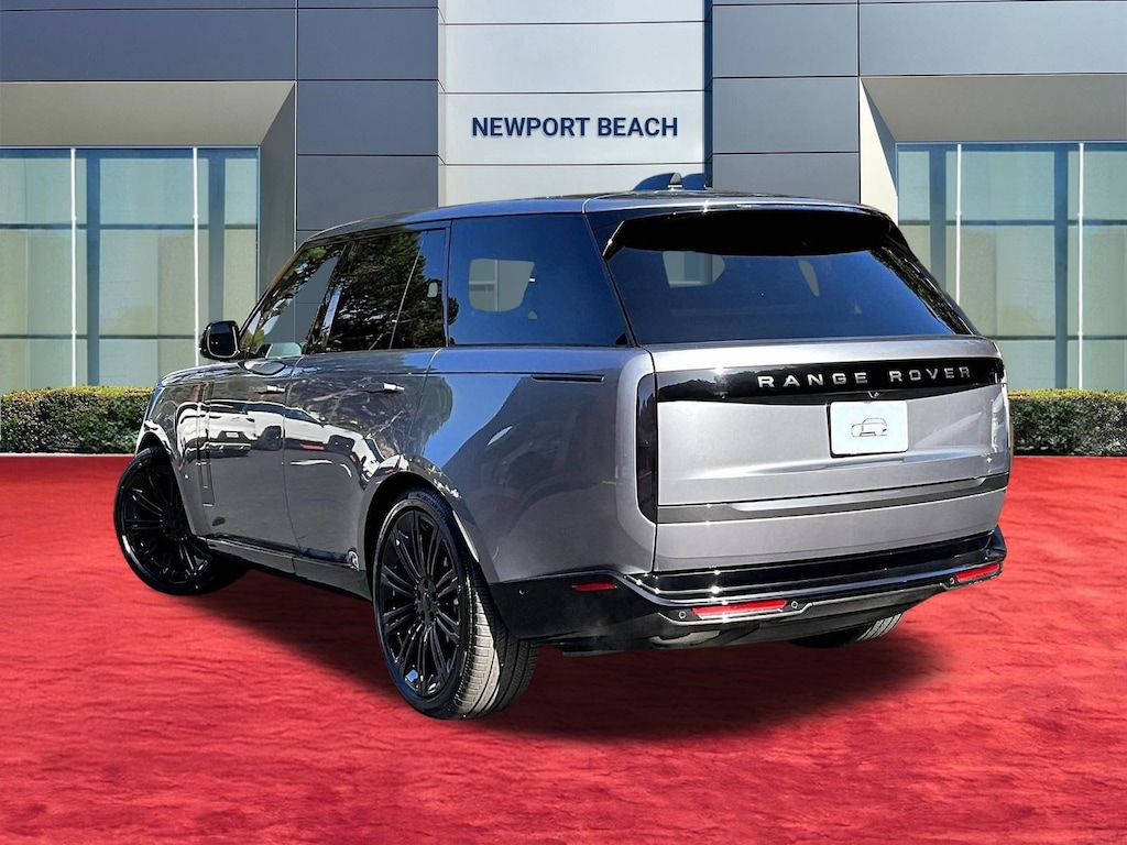 New 2026 Land Rover Range Rover P400 SE SUV