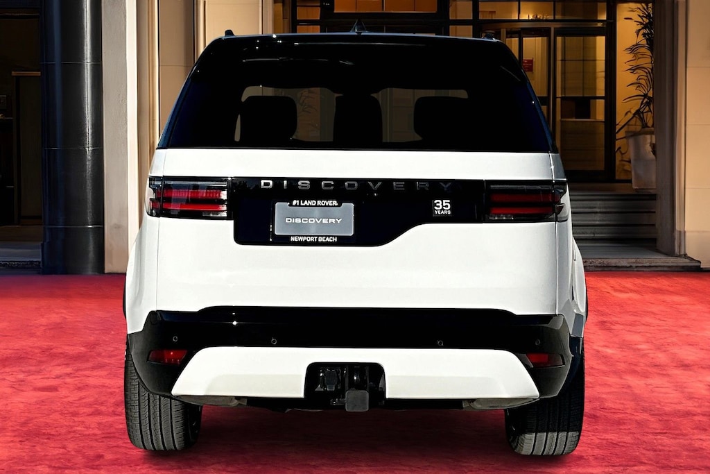 New 2025 Land Rover Discovery P360 Dynamic SE SUV