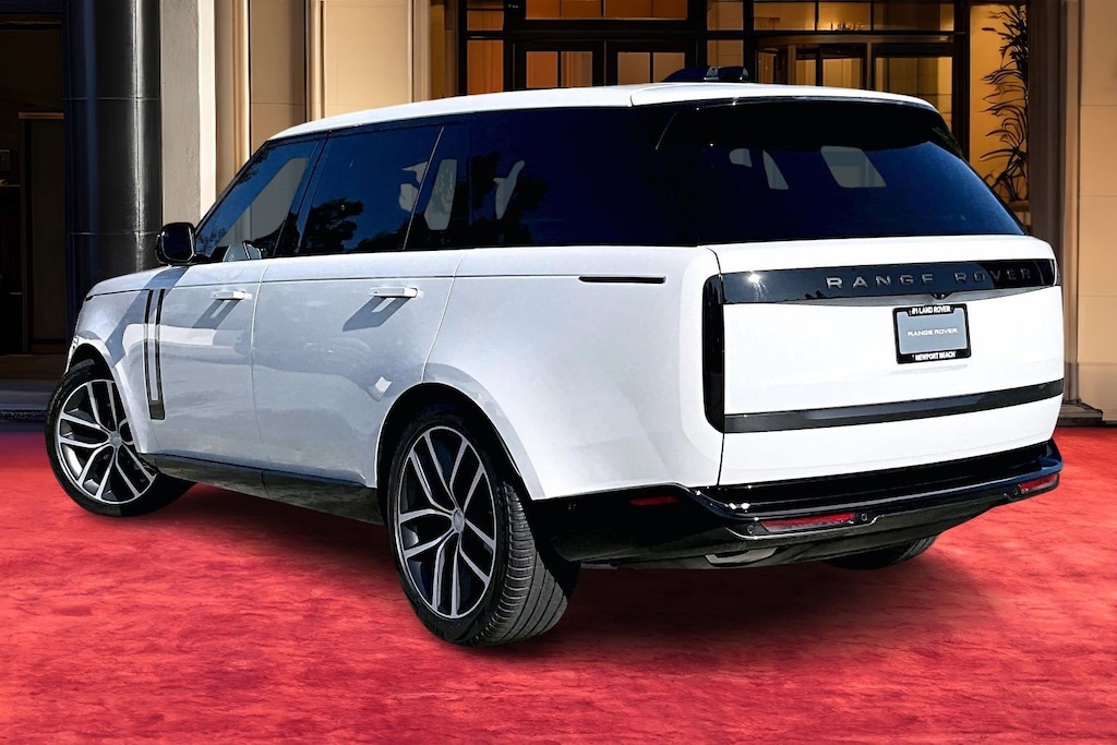 New 2025 Land Rover Range Rover P400 SE 7 Seat SUV