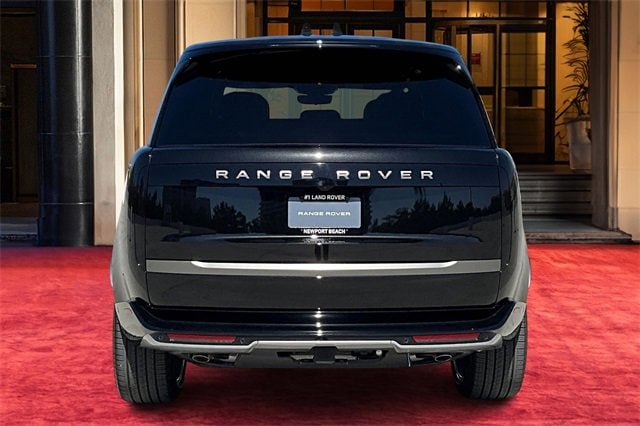 2025 Land Rover Range Rover SE photo 4