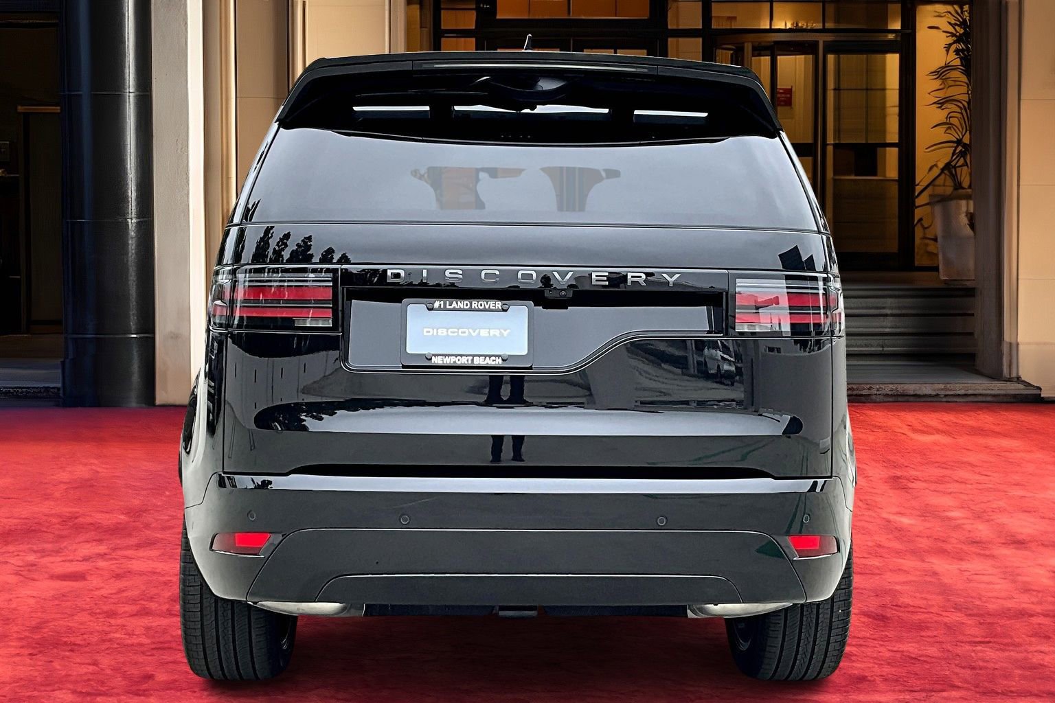 2025 Land Rover Discovery P300 Dynamic SE photo 4