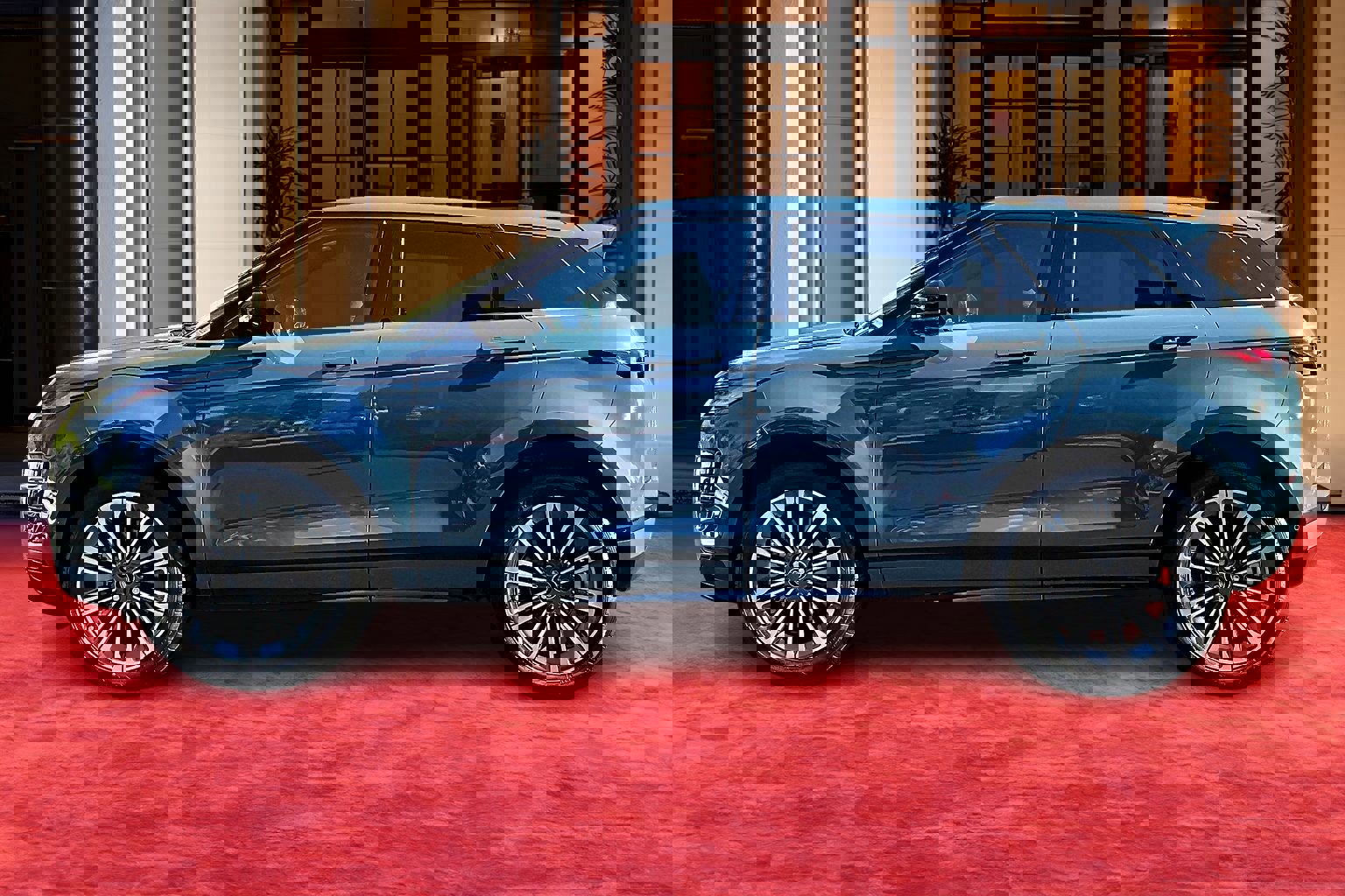 2026 Land Rover Range Rover Evoque Dynamic SE photo 3