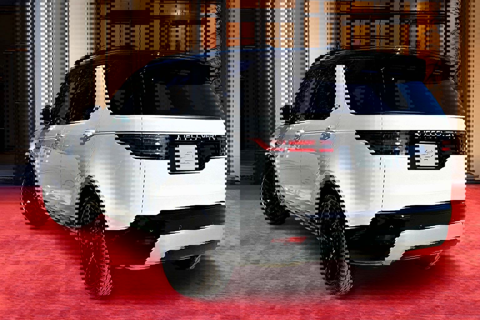 2026 Land Rover Discovery photo 2
