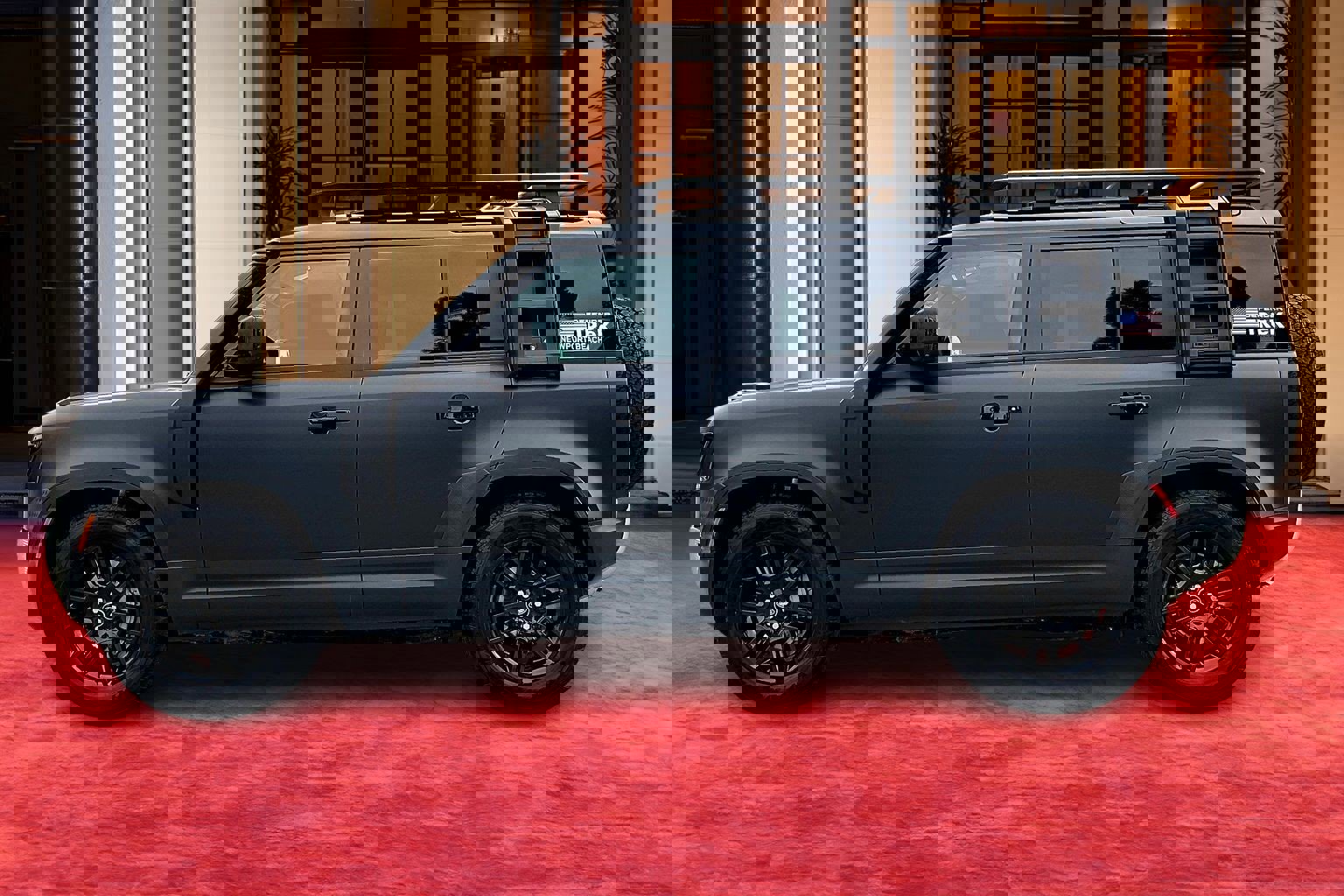 2025 Land Rover Defender 110 S photo 3