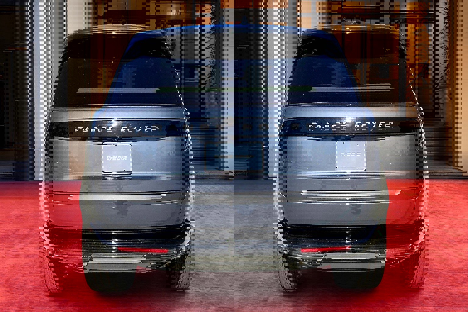 2025 Land Rover Range Rover SE photo 4