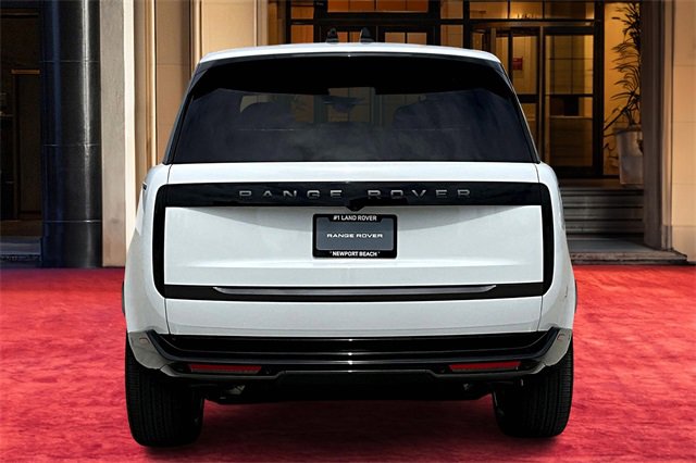 2025 Land Rover Range Rover SE photo 3