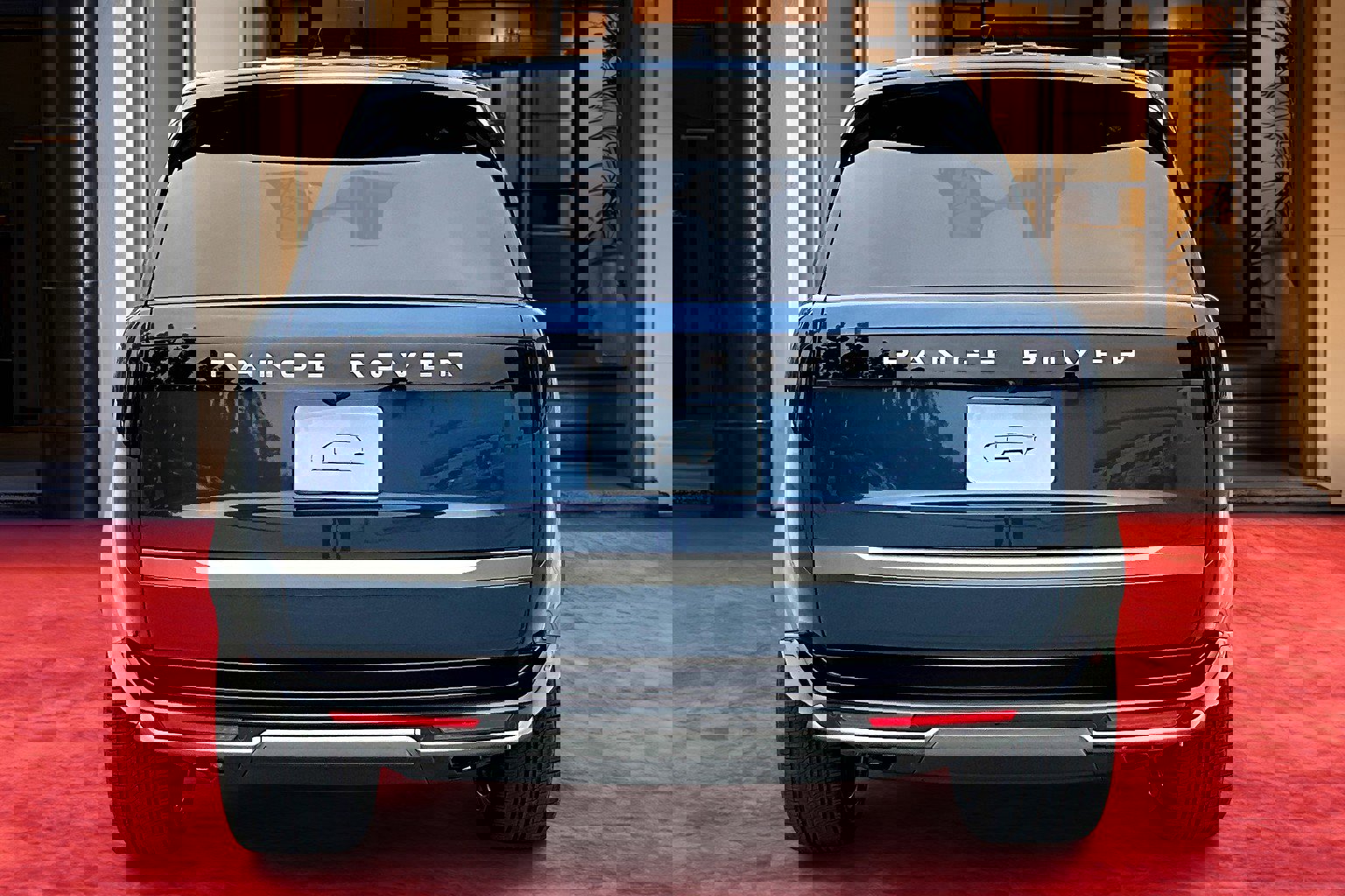 2025 Land Rover Range Rover SE photo 3