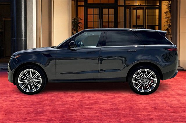 2025 Land Rover Range Rover Sport P360 SE photo 3
