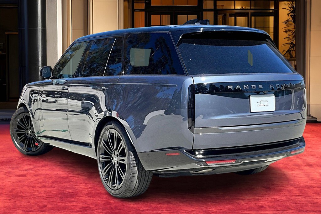 New 2025 Land Rover Range Rover P400 SE SUV