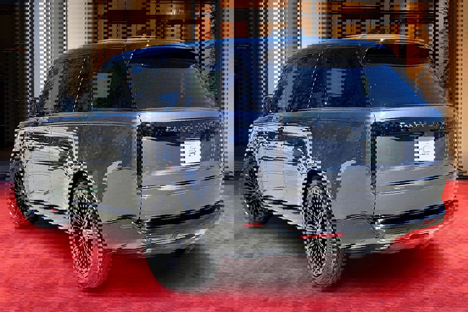 2025 Land Rover Range Rover SE photo 2