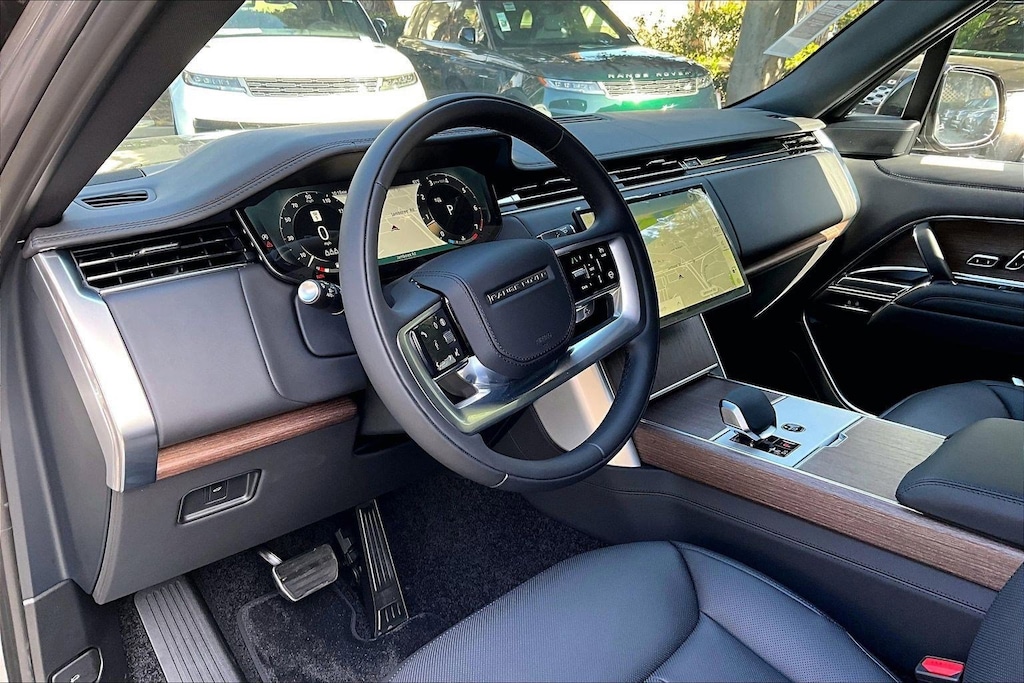 New 2026 Land Rover Range Rover P400 SE SUV