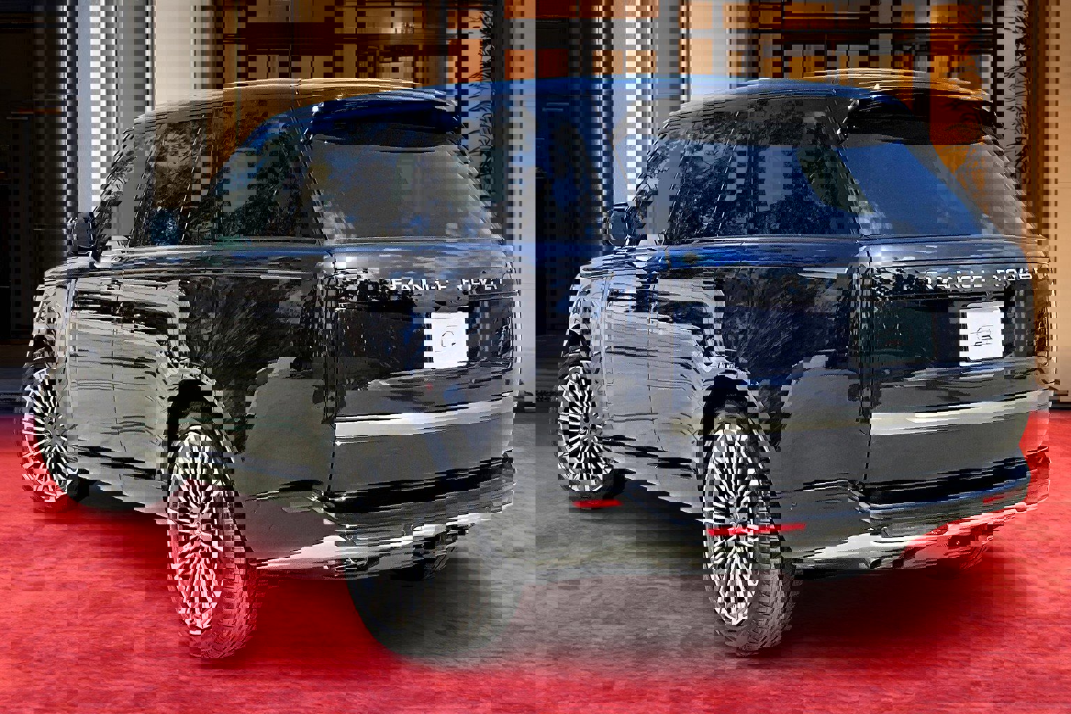 2025 Land Rover Range Rover SE photo 2