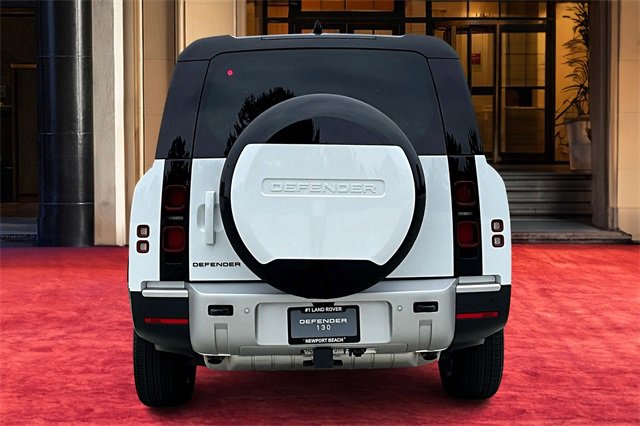 2025 Land Rover Defender 130 S photo 4
