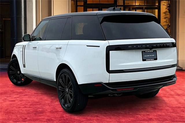 2025 Land Rover Range Rover SE photo 2