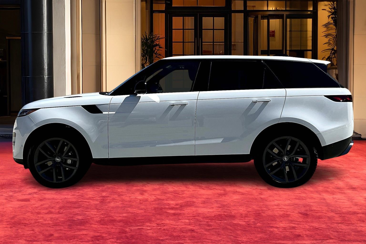 2025 Land Rover Range Rover Sport P360 SE photo 3