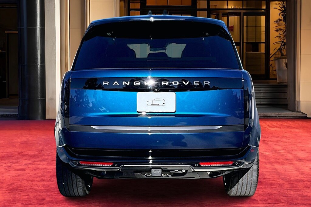 New 2025 Land Rover Range Rover P400 SE SUV