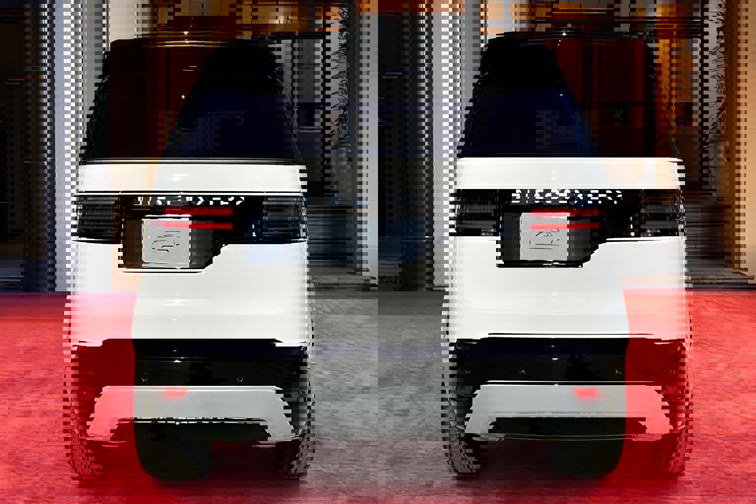 2026 Land Rover Discovery photo 4