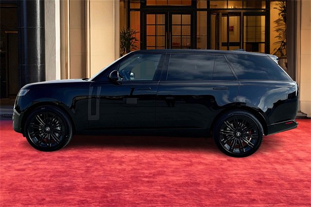 2025 Land Rover Range Rover SE photo 2