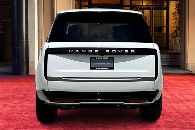 2025 Land Rover Range Rover SE photo 3