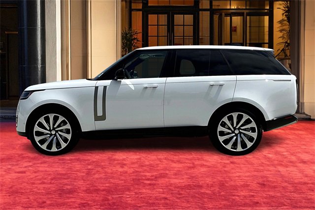2025 Land Rover Range Rover SE photo 2