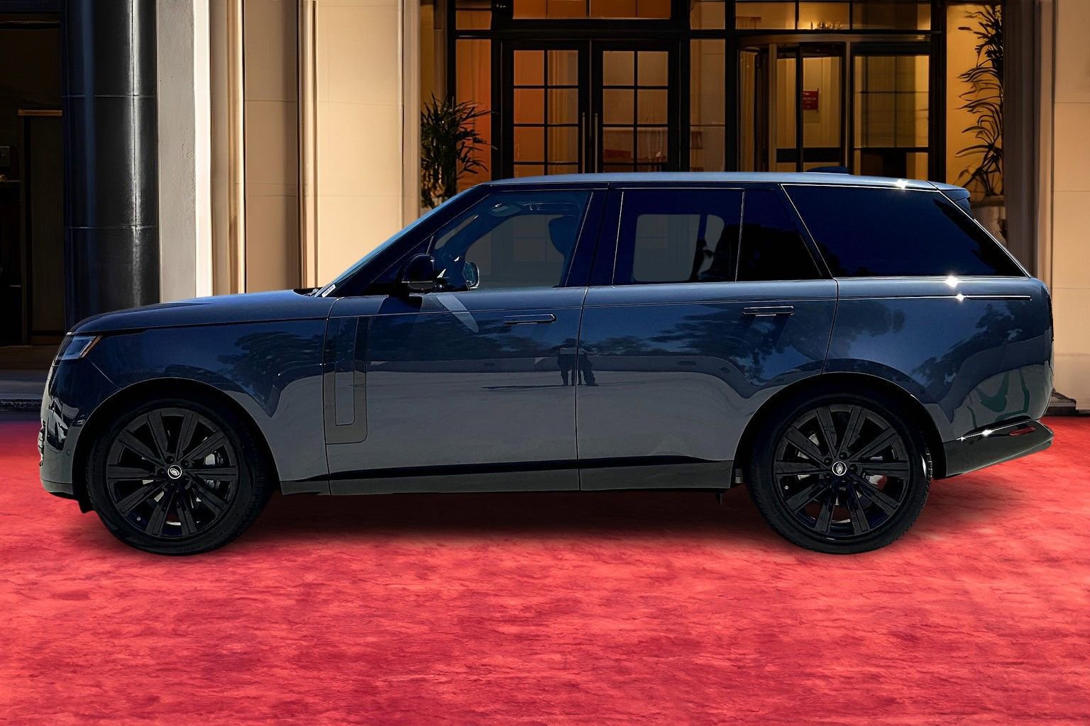 2025 Land Rover Range Rover SE photo 2