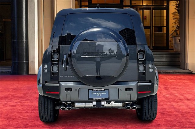 2025 Land Rover Defender 110 V8 photo 4